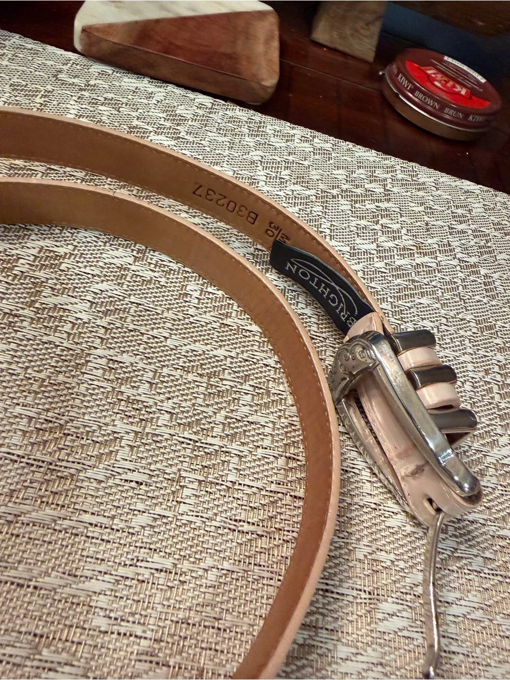 Brighton pale pink leather belt with golf dangling charms Sz M/30
